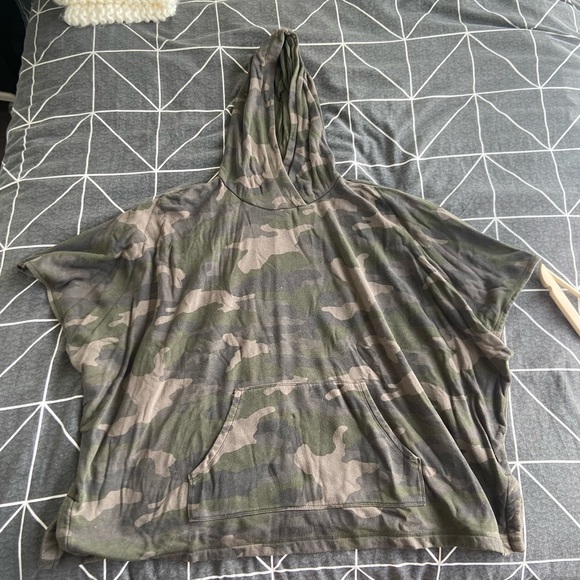 aerie Offline Camo Printed Oversized Hooded Poncho Sweater Fleece - Picture 3 of 8